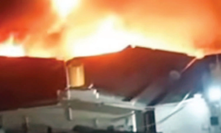 ಪಶ್ಚಿಮ ಬಂಗಾಳದ ವಲಸಿಗರ ಶೆಡ್‌ಗಳಿಗೆ ಬೆಂಕಿ:ಗಾಂಜಾ ಸಿಗದಿದ್ದಕ್ಕೆ ಕೃತ್ಯ?