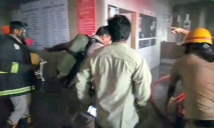 Bidar: ಶಾರ್ಟ್ ಸರ್ಕ್ಯೂಟ್ ನಿಂದಾಗಿ ಖಾಸಗಿ ಆಸ್ಪತ್ರೆಯಲ್ಲಿ ಅಗ್ನಿ ಅವಘಡ!