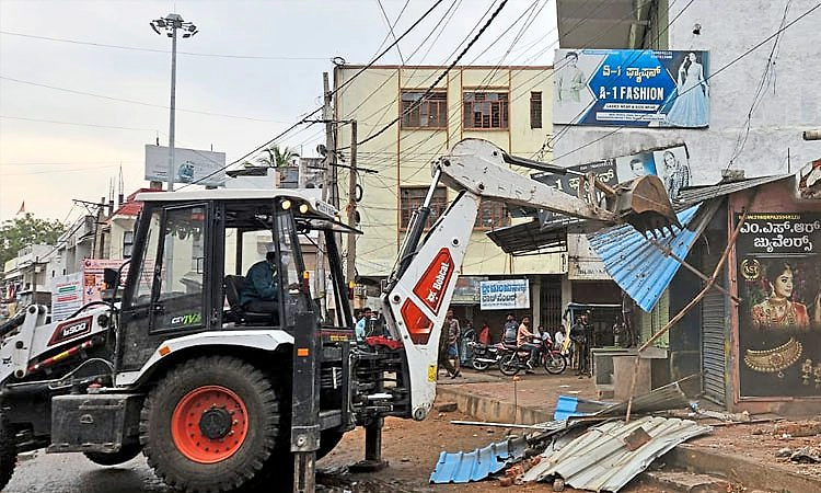ಗಂಗಾವತಿ: ಪುಟ್ ಪಾತ್ ರಸ್ತೆ ಒತ್ತುವರಿ, ನ್ಯಾಯಾಲಯದಿಂದ ಸ್ವಯಂ ಪ್ರೇರಿತ ದೂರು ದಾಖಲು