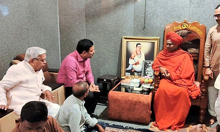 ಕೊಟ್ಟೂರು ಸ್ವಾಮಿ ಮಠಕ್ಕೆ ಭೇಟಿ ನೀಡಿದ ಬಿ.ವೈ. ವಿಜಯೇಂದ್ರ