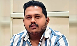 Gundlupet: ಬೈಕ್- ಈಚರ್ ವಾಹನದ ನಡುವೆ ಅಪಘಾತ... ಬೈಕ್ ಸವಾರ ಮೃತ್ಯು