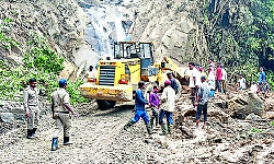 Cloudburst cuts off seven Arunachal Pradesh districts after NH-13 washed away