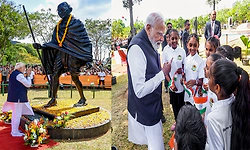 PM Modi pays tribute to Mahatma Gandhi; meets members of Indian diaspora in Seychelles