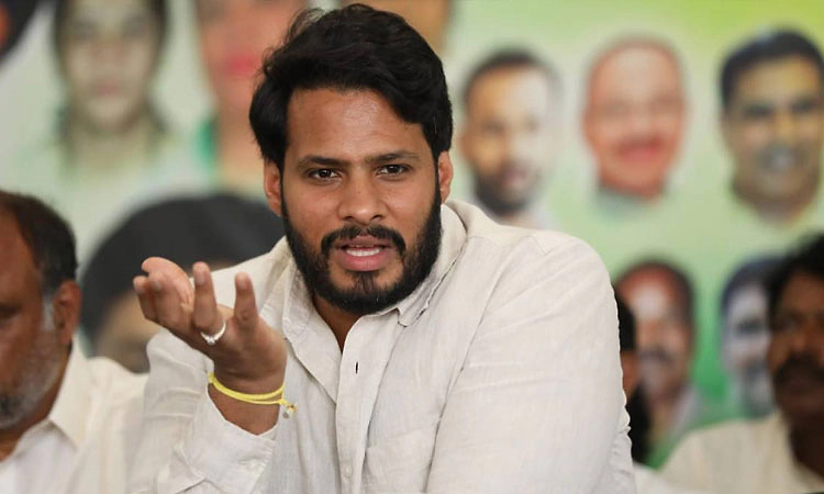 ಶೂ ಎಸೆದ ಪ್ರಕರಣದಲ್ಲಿ ಬಂಧಿತರ ಭೇಟಿಯಾದ ನಿಖಿಲ್‌