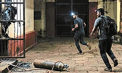 ದೇವಸ್ಥಾನದ ಸಿಬ್ಬಂದಿ ಕೂಗಿಗೆ ಹೆದರಿ ಚಿನ್ನಾಭರಣ ಕಳವು ಯತ್ನ ಕೈಬಿಟ್ಟು ಓಡಿದ ಖದೀಮರು