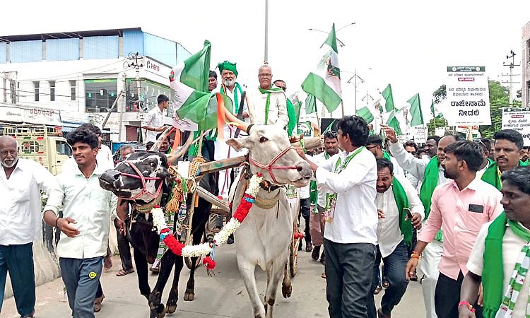 ಕೊಪ್ಪಳವನ್ನು ಬರಪೀಡಿತ ಜಿಲ್ಲೆ ಘೋಷಿಸಲು ಆಗ್ರಹ: ಜೆಡಿಎಸ್‌ನಿಂದ ಎತ್ತಿನ ಬಂಡಿ ಮೆರವಣಿಗೆ