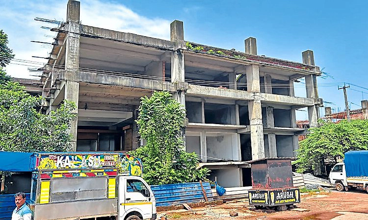 ಸುರತ್ಕಲ್‌ ಮಾರ್ಕೆಟ್‌ ಕಟ್ಟಡ ಅಪೂರ್ಣ: ಶೆಡ್‌ನ‌ಲ್ಲೇ ವ್ಯಾಪಾರ