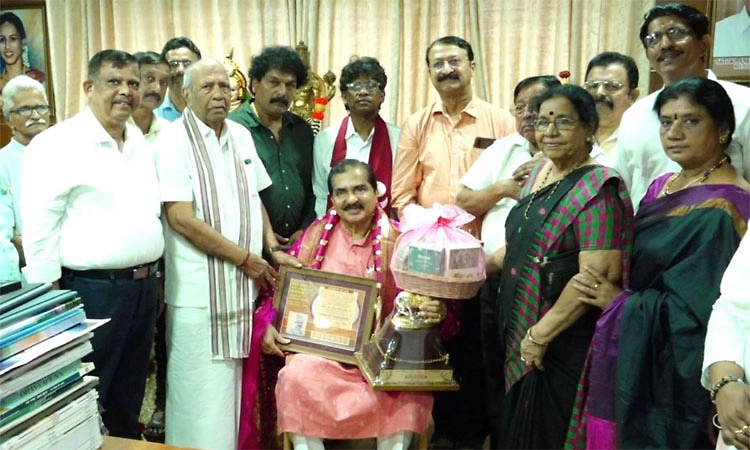 ತುಳು ಭಾಷಿಕರಿಗೆ ಮೆಡಿಕಲ್‌ ಸೀಟು: ಡಾ| ಮೋಹನ ಆಳ್ವರಿಗೆ ಸಮ್ಮಾನ