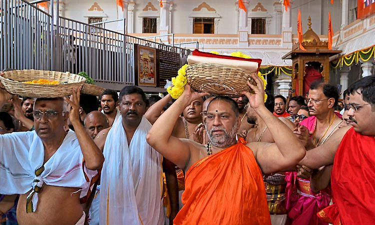 ಮಂತ್ರಾಲಯದಲ್ಲಿ ರಾಯರ ಪೂರ್ವಾರಾಧನೆ