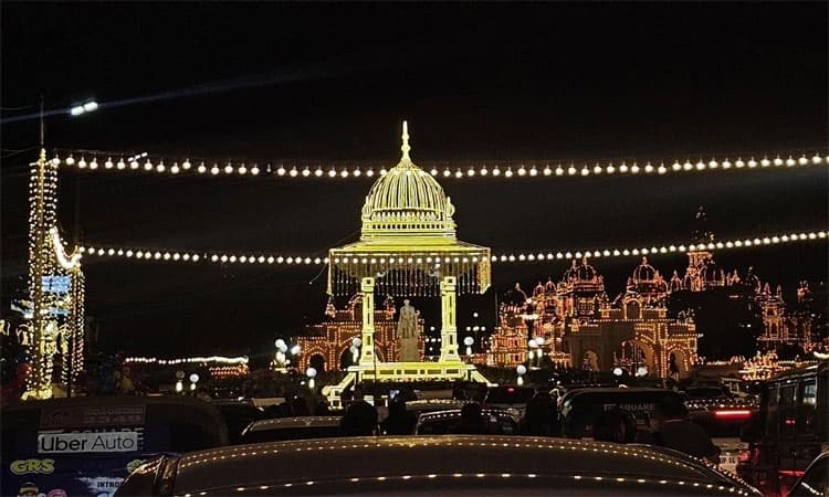 Mysuru Dasara attracts 4.5 lakh visitors in 7 days; numbers expected to double in next 3 days