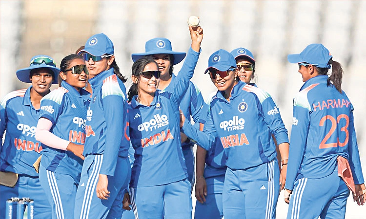 ODI:ವೈಷ್ಣವಿ ಶರ್ಮ ಬೌಲಿಂಗ್‌ ವೈಭವ, ಜಿಂಬಾಬ್ವೆಗೆ 3-0 ವೈಟ್‌ವಾಶ್‌