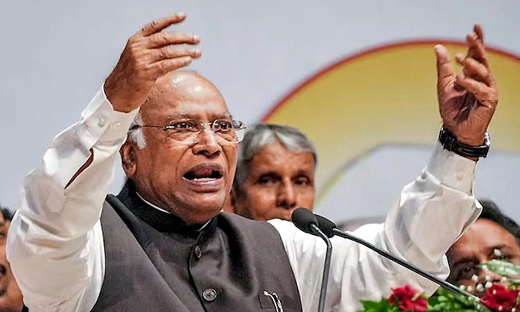 ಸಂಸತ್ ವಿಸರ್ಜಿಸಿ  ಬ್ಯಾಲೆಟ್ ಪೇಪರ್‌ನಲ್ಲಿ ಚುನಾವಣೆ ನಡೆಸಲು ಬಿಜೆಪಿಗೆ ಧೈರ್ಯವಿದೆಯೇ? ಖರ್ಗೆ