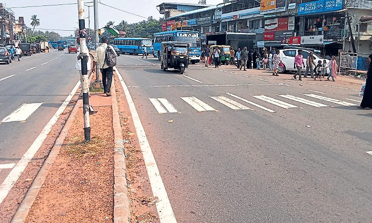 Kumble ಬಸ್‌ ನಿಲ್ದಾಣ: ಕೆಡವಿದಷ್ಟು ಆತುರ ನಿರ್ಮಾಣಕ್ಕಿಲ್ಲ!