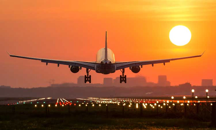 ಲ್ಯಾಂಡಿಂಗ್ ವೇಳೆ ವಿಮಾನದಲ್ಲಿ ತಾಂತ್ರಿಕ ದೋಷ... ಪೈಲೆಟ್ ಸಮಯಪ್ರಜ್ಞೆ, ತಪ್ಪಿದ ದುರಂತ