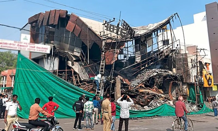 Massive fire guts Udupi Sri Krishna Palace hotel in Vijayapura, building collapses