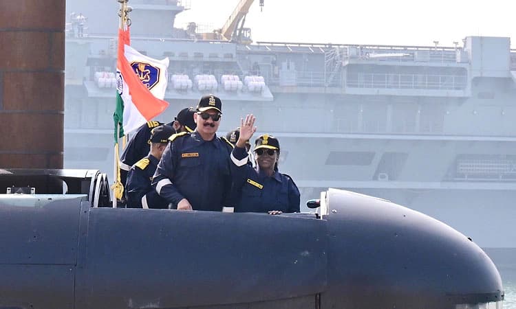 ಕಾರವಾರ ಬಳಿ ರಾಷ್ಟ್ರಪತಿ ಮುರ್ಮು ಸಬ್‌ಮರಿನ್‌‌ನಲ್ಲಿ  ದಾಖಲೆ ಪಯಣ