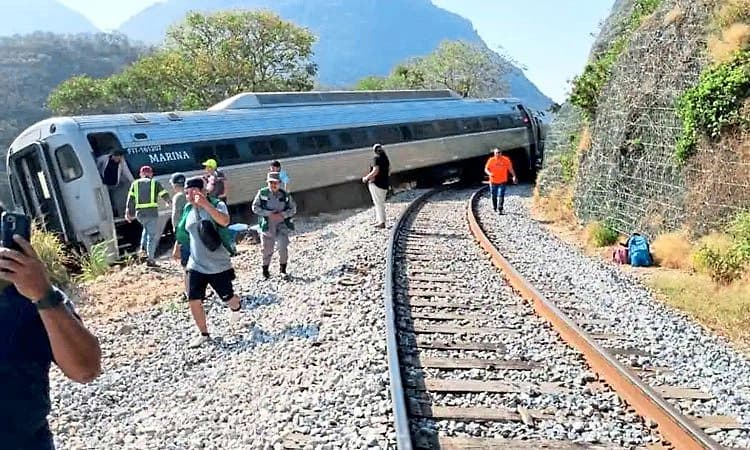 Mexico: ರೈಲು ಹಳಿ ತಪ್ಪಿ 13 ಮಂದಿ ಪ್ರಯಾಣಿಕರ ಸಾವು; 98ಕ್ಕೂ ಹೆಚ್ಚು ಮಂದಿಗೆ ಗಾಯ