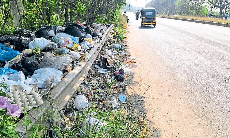 Mangaluru: ಕುಂಟಿಕಾನ- ಕೆಪಿಟಿ: ರಾಷ್ಟ್ರೀಯ ಹೆದ್ದಾರಿ ಬದಿ ತ್ಯಾಜ್ಯ ರಾಶಿ!