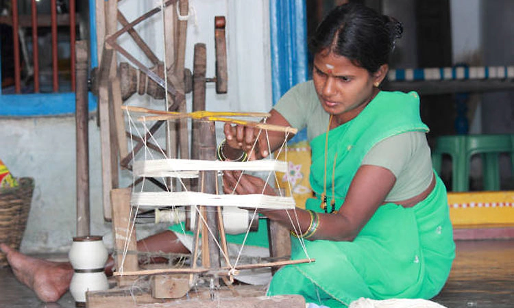 K'taka govt officers, employees to wear Khadi to work on first Saturday