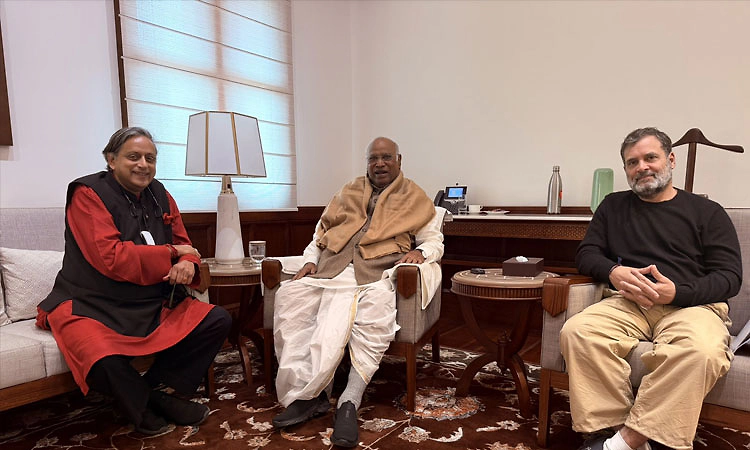 Congress; ರಾಹುಲ್ ಗಾಂಧಿ ಶ್ಲಾಘಿಸಿ ಊಹಾಪೋಹಗಳನ್ನು ತಳ್ಳಿಹಾಕಿದ  ಶಶಿ ತರೂರ್