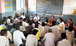 Yelburga: ಮಕ್ಕಳು ಅಸ್ವಸ್ಥ ಪ್ರಕರಣ; ಶಾಲೆಯಲ್ಲಿ ಸಭೆ, ಅಧಿಕಾರಿಗಳ ಭೇಟಿ