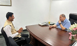 Senior IAS Officer H. Rajesh Prasad visits Udayavani head office