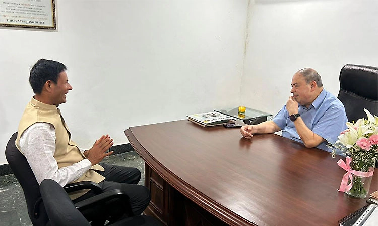 Senior IAS Officer H. Rajesh Prasad visits Udayavani head office