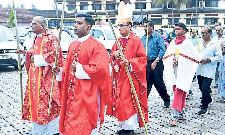 ಗರಿಗಳ ರವಿವಾರ ಆಚರಣೆ; ಕ್ರೈಸ್ತರ ಪವಿತ್ರ ವಾರ ಆರಂಭ