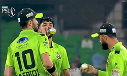 PSL: ಬಾಲ್‌ ಟ್ಯಾಂಪರಿಂಗ್‌ ವಿವಾದ: ಕ್ಯಾಮರಾ ಕಣ್ಣಲ್ಲಿ ಸಿಕ್ಕಿಬಿದ್ದ ಶಾಹೀನ್, ಫಖರ್‌, ರೌಫ್