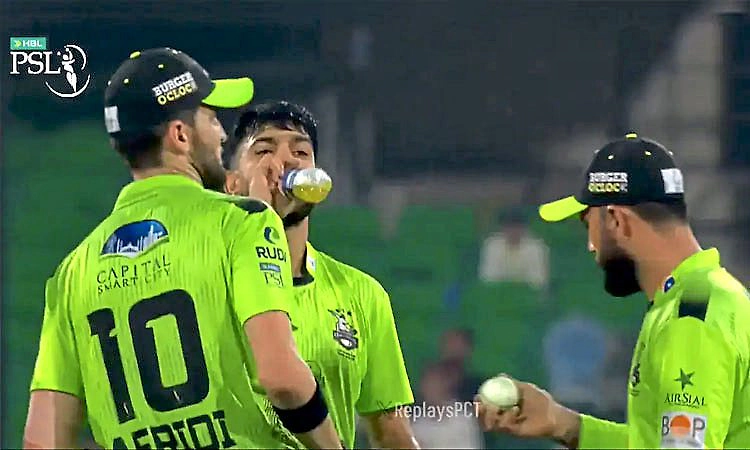 PSL: ಬಾಲ್‌ ಟ್ಯಾಂಪರಿಂಗ್‌ ವಿವಾದ: ಕ್ಯಾಮರಾ ಕಣ್ಣಲ್ಲಿ ಸಿಕ್ಕಿಬಿದ್ದ ಶಾಹೀನ್, ಫಖರ್‌, ರೌಫ್