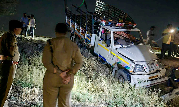 ಮಧ್ಯಪ್ರದೇಶದಲ್ಲಿ ಭೀಕರ ರಸ್ತೆ ಅಪಘಾತ: 12 ಕಾರ್ಮಿಕರ ದುರ್ಮರಣ; 20 ಮಂದಿಗೆ ಗಂಭೀರ ಗಾಯ