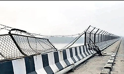 ನೇತ್ರಾವತಿ ಸೇತುವೆ ಮೇಲಿನ  ರಕ್ಷಣ ಬೇಲಿಗೆ ಹಿಡಿದ ತುಕ್ಕು