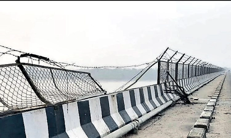 ನೇತ್ರಾವತಿ ಸೇತುವೆ ಮೇಲಿನ  ರಕ್ಷಣ ಬೇಲಿಗೆ ಹಿಡಿದ ತುಕ್ಕು