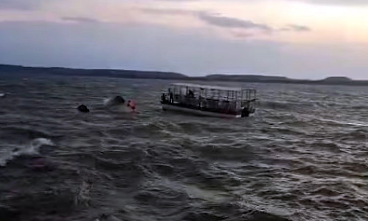 Cruise Boat: 31 ಮಂದಿ ಪ್ರವಾಸಿಗರಿದ್ದ ಬೋಟ್ ಮುಳುಗಿ ನಾಲ್ವರು ಮೃತ್ಯು; ಹಲವರು ನಾಪತ್ತೆ