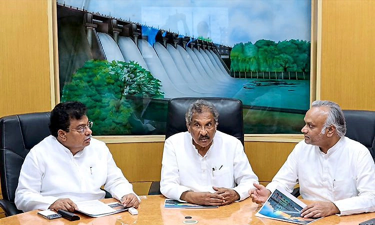 ಬೆಂಗಳೂರು, ಮೈಸೂರು, ಮಂಗಳೂರಲ್ಲಿ ಸುಸ್ಥಿರ ಡೇಟಾ ಪಾರ್ಕ್ ಸ್ಥಾಪನೆ: ಮೂವರು ಸಚಿವರ ಸಭೆ  