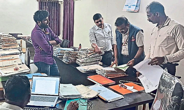 Lokayukta raid at Udupi Urban Development Authority office