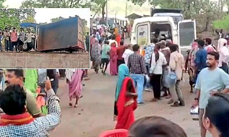  Six killed, 40 injured as tractor-trolley overturns in MP's Anuppur