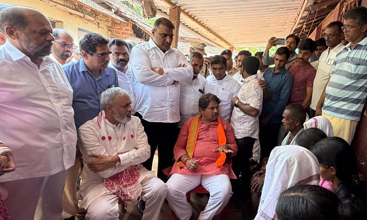 ಭಟ್ಕಳದಲ್ಲಿ ಮುರಿನಕಟ್ಟೆ ಕೆಡವಿದ ಜಾಗದಲ್ಲೇ ಕಟ್ಟುತ್ತೇವೆ: ಬಿಜೆಪಿ