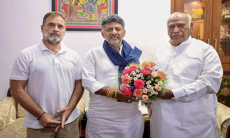 ಬೆಂಬಲಿಗರಿಗೆ ಸಚಿವ ಸ್ಥಾನ ಕೊಡಿಸಲು ಡಿ.ಕೆ.ಶಿವಕುಮಾರ್‌, ಸಿದ್ದರಾಮಯ್ಯ ದಿಲ್ಲೀಲಿ ಸರ್ಕಸ್‌