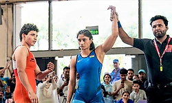 ಏಷ್ಯನ್‌ ಗೇಮ್ಸ್‌ ಟ್ರಯಲ್ಸ್‌: ಸೆಮೀಲಿ ಸೋತು ಕುಸ್ತಿಪಟು ವಿನೇಶ್‌ ಹೊರಕ್ಕೆ   