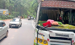 ಮುಂಡಾಜೆ: ಬಸ್- ಕಂಟೈನರ್ ಲಾರಿ ಢಿಕ್ಕಿ