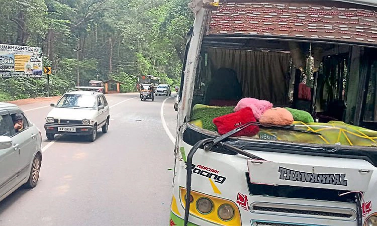 ಮುಂಡಾಜೆ: ಬಸ್- ಕಂಟೈನರ್ ಲಾರಿ ಢಿಕ್ಕಿ