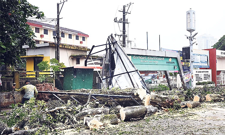 Heavy rain lashes Dakshina Kannada:Orange alert issued for 4 days