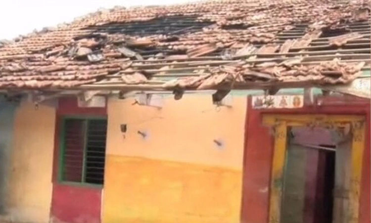 ಬೆಳಗಾವಿ: ವಿವಾಹಿತೆ ಜೊತೆ ಓಡಿಹೋದ ಆರೋಪ; ಯುವಕನ ಮನೆ ಧ್ವಂಸ