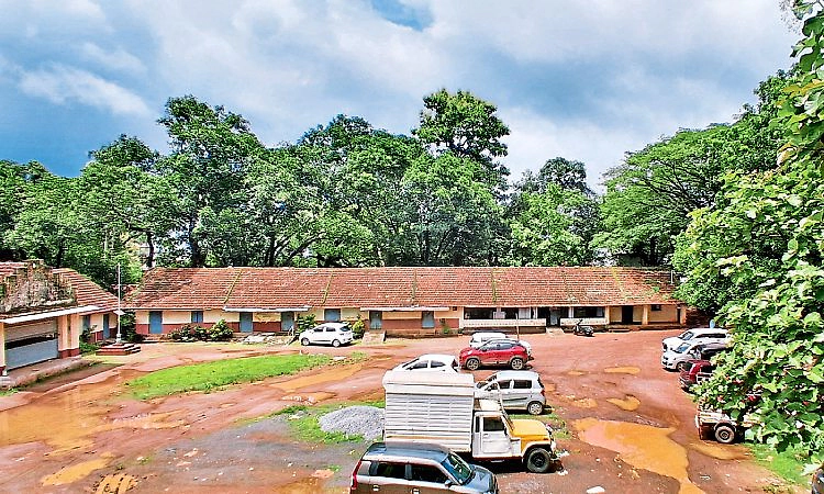 ಶಿಕ್ಷಣ ಕಾಶಿಯಲ್ಲಿ ಸರಕಾರಿ ಪ್ರೌಢ ಶಾಲೆಯೇ ಇಲ್ಲ!