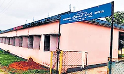 ಆಂಗ್ಲ ಮಾಧ್ಯಮ ಹೈಸ್ಕೂಲಿಗೆ ಶಿಕ್ಷಕರು ಬೇಕು