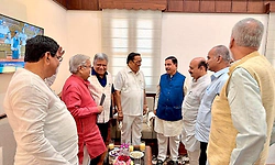 ಕೇಂದ್ರ ಜಲಶಕ್ತಿ ಸಚಿವರನ್ನು ಭೇಟಿಯಾದ ಕರ್ನಾಟಕ ಬಿಜೆಪಿ ಸಂಸದರ ನಿಯೋಗ