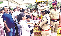 ಮಧ್ಯಪ್ರದೇಶದಲ್ಲಿ ಅಪಘಾತದಲ್ಲಿ ಮೃತಪಟ್ಟಿದ್ದ ಇನ್‌ಸ್ಪೆಕ್ಟರ್‌ ರವಿ ಅಂತ್ಯಕ್ರಿಯೆ