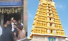 Rajinikanth visits Chamundeshwari temple during Mysuru shoot