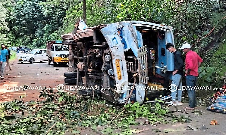 Over 20 injured as wedding vehicle overturns on Bisile Ghat road near Kukke Subrahmanya